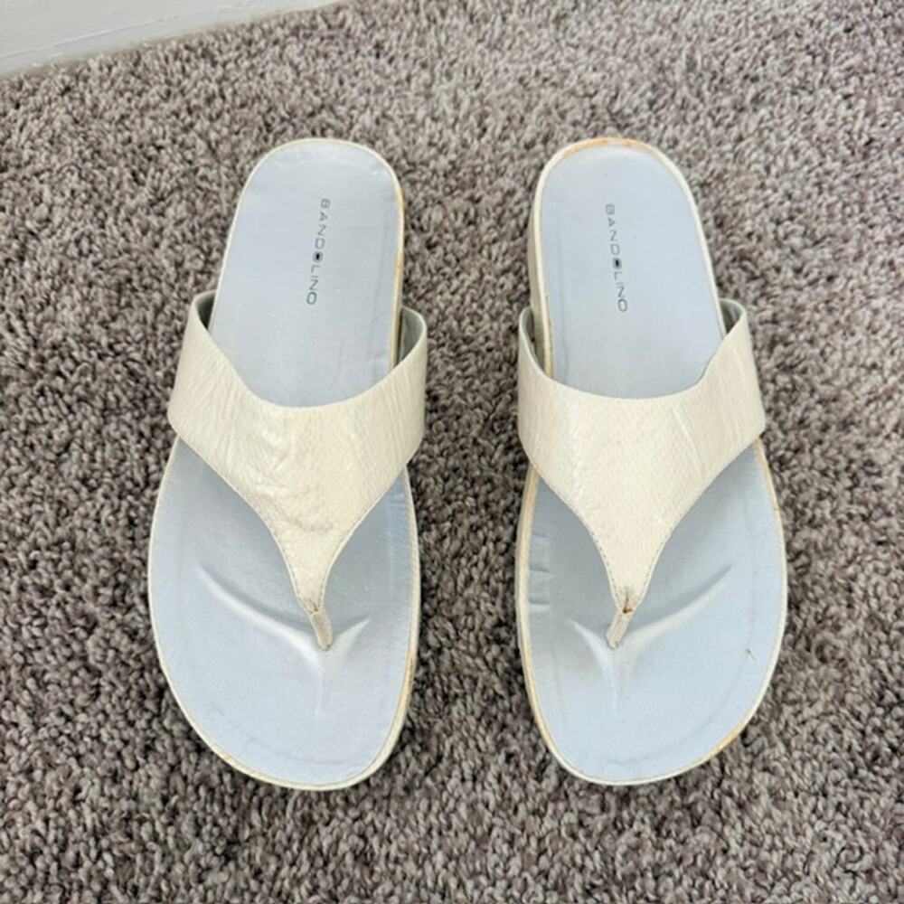 Bandolino Women's Sandals 8.5B Cream Thongs Flip Flops Reptile Print Casual - Picture 2 of 11
